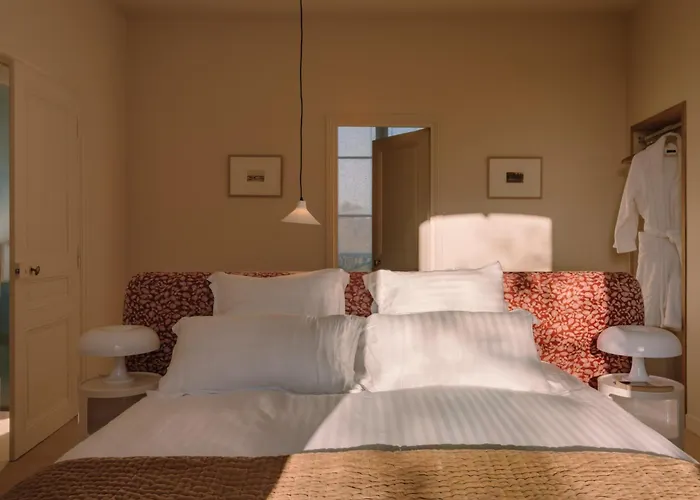 Villa Riverside With Pool In Normandy