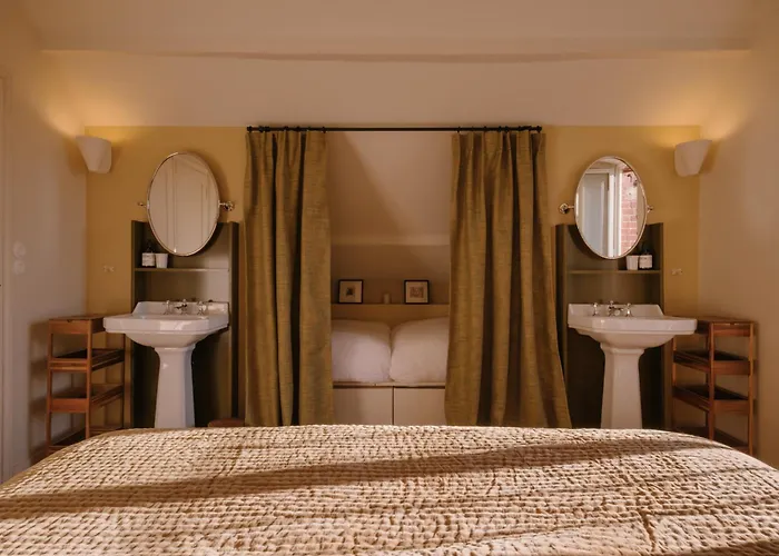 Riverside With Pool In Normandy Villa