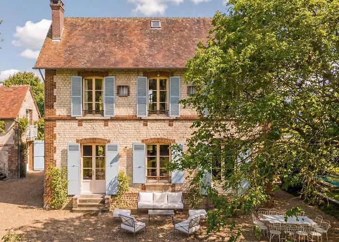 Villa Riverside With Pool In Normandy